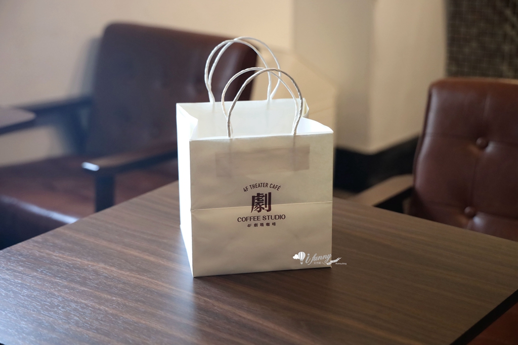 西門站 | 4F劇場咖啡 中山堂古蹟裡 冬季限定 滿滿25顆草莓的提拉米蘇 - ifunny