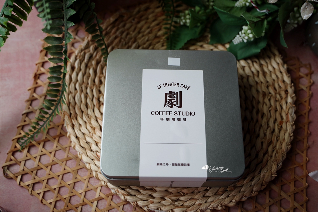 西門站 | 4F劇場咖啡 中山堂古蹟裡 冬季限定 滿滿25顆草莓的提拉米蘇 - ifunny