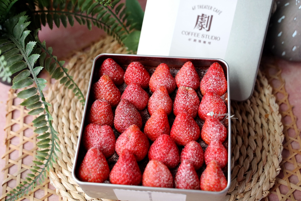 西門站 | 4F劇場咖啡 中山堂古蹟裡 冬季限定 滿滿25顆草莓的提拉米蘇 - ifunny