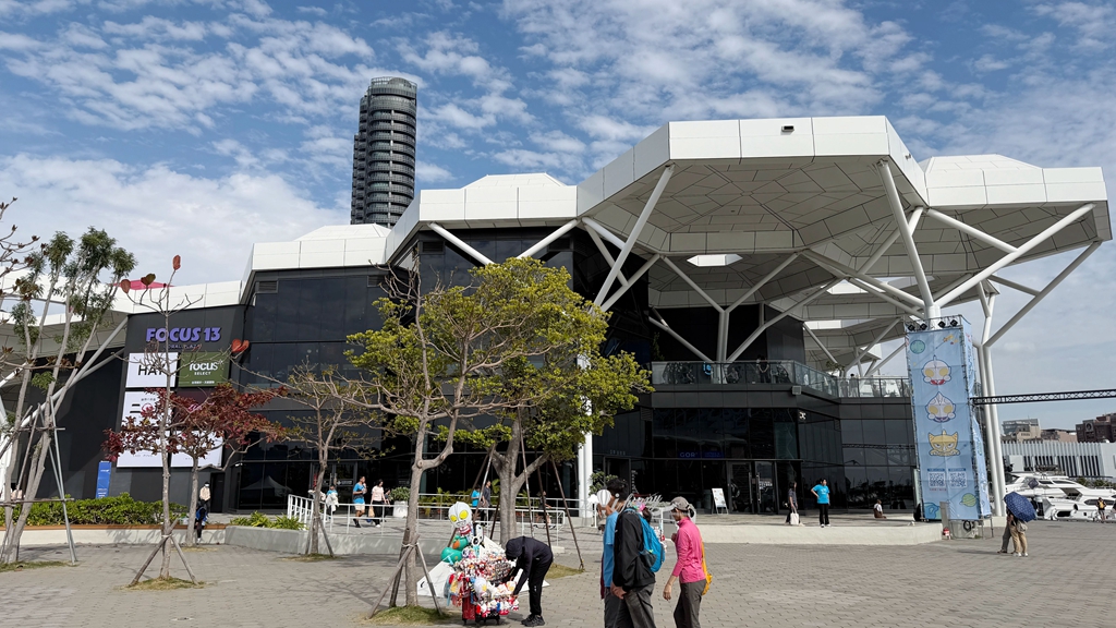 高雄光榮碼頭 | fula coffee芙拉咖啡 巴斯克專門鋪  高流門市 海港玻璃屋咖啡廳 - ifunny