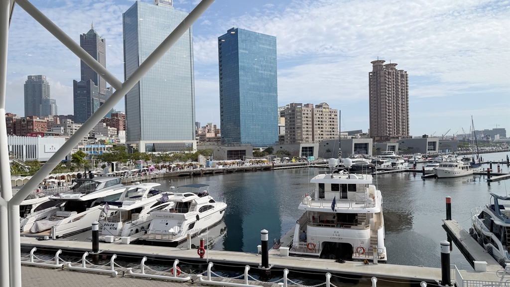 高雄光榮碼頭 | fula coffee芙拉咖啡 巴斯克專門鋪  高流門市 海港玻璃屋咖啡廳 - ifunny