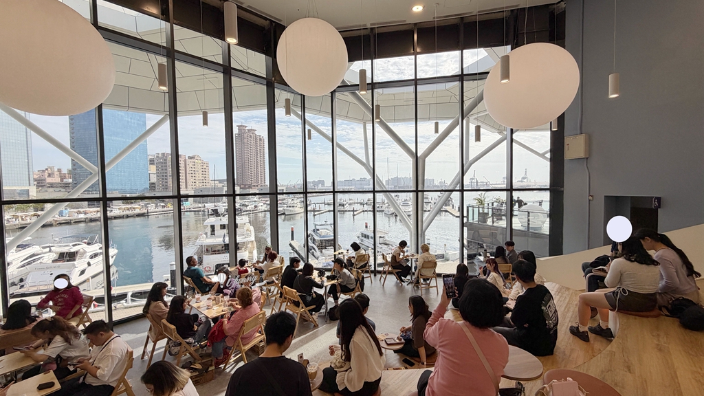 高雄光榮碼頭 | fula coffee芙拉咖啡 巴斯克專門鋪  高流門市 海港玻璃屋咖啡廳 - ifunny