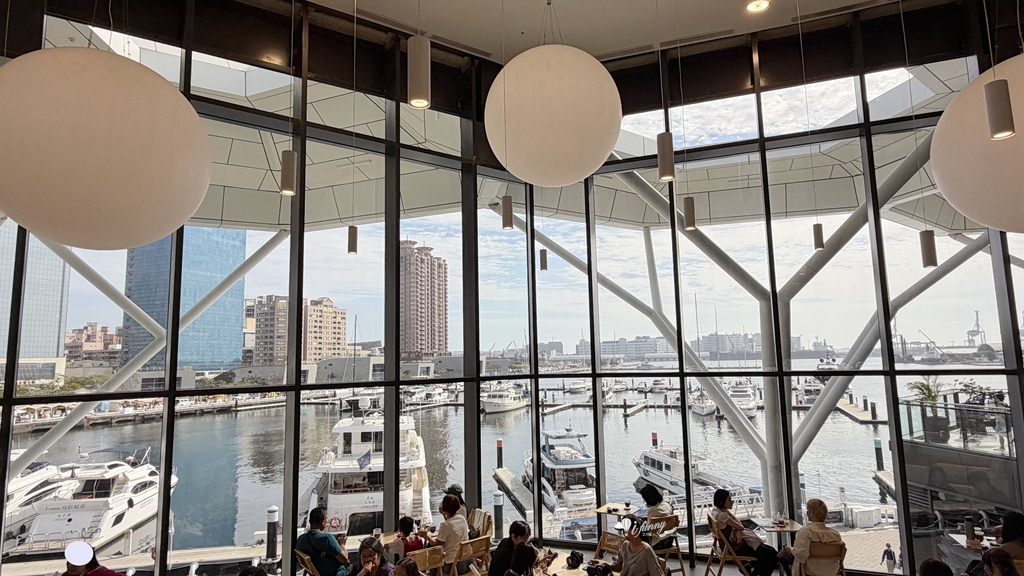 高雄光榮碼頭 | fula coffee芙拉咖啡 巴斯克專門鋪  高流門市 海港玻璃屋咖啡廳 - ifunny