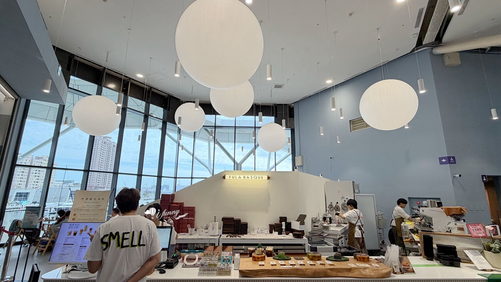 高雄光榮碼頭 | fula coffee芙拉咖啡 巴斯克專門鋪  高流門市 海港玻璃屋咖啡廳 - ifunny