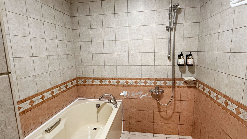 台中住宿推薦 | 禾康商務旅館 寬敞四人房 近捷運備平面停車場 自助式早餐吃到飽 - ifunny