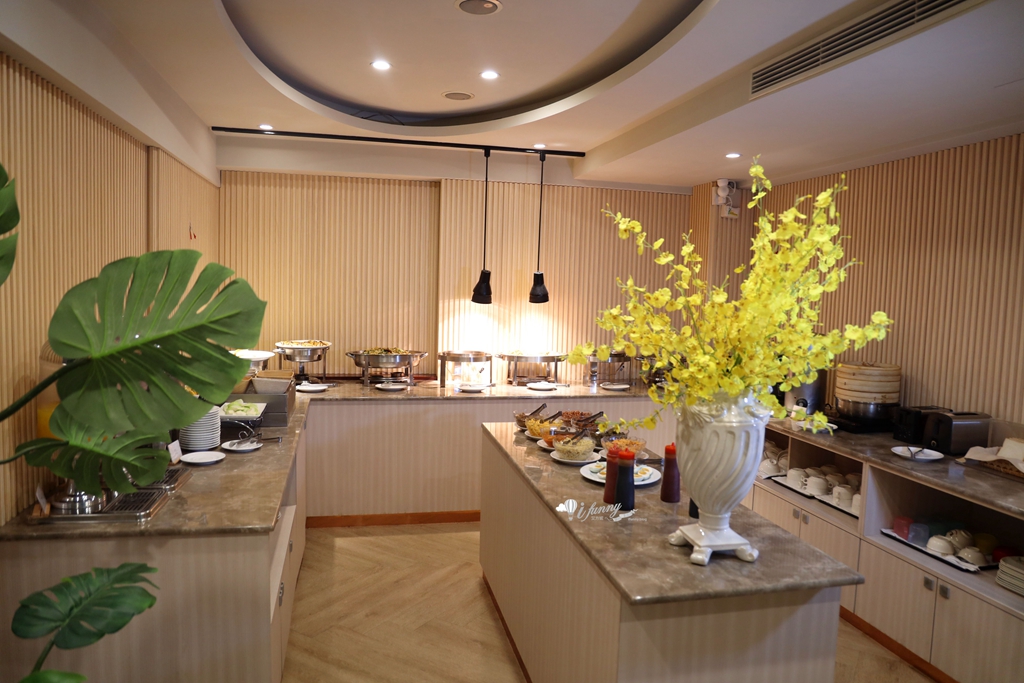 台中住宿推薦 | 禾康商務旅館 寬敞四人房 近捷運備平面停車場 自助式早餐吃到飽 - ifunny