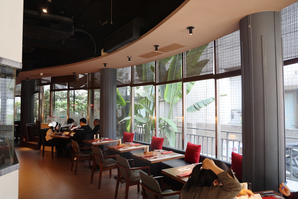 六張犁站 | 亨利客原味炭烤牛排 A5和牛臀心與直火肋眼的極致誘惑 - ifunny 六張犁站 | 亨利客原味炭烤牛排 A5和牛臀心與直火肋眼的極致誘惑 - ifunny