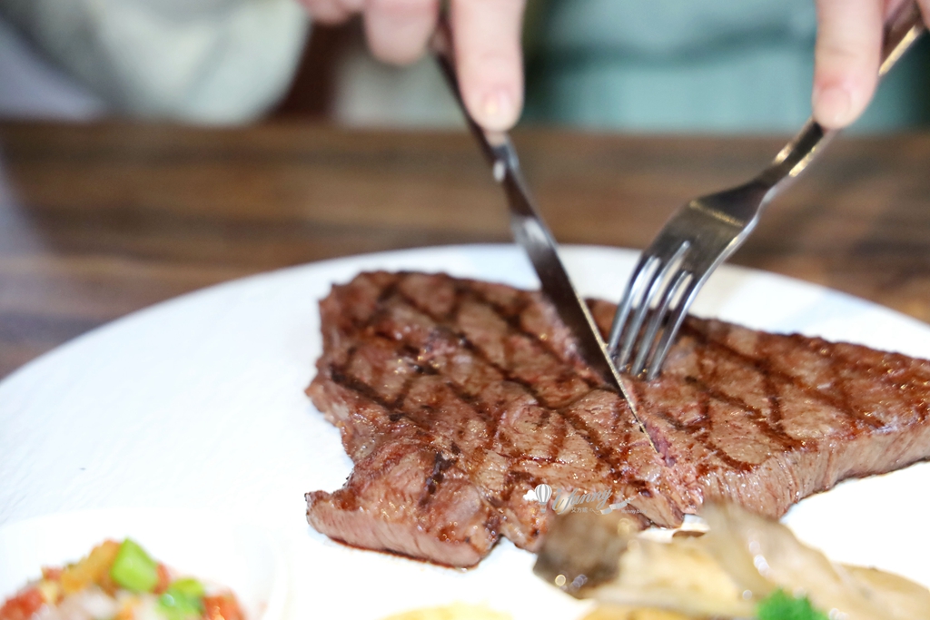 六張犁站 | 亨利客原味炭烤牛排 A5和牛臀心與直火肋眼的極致誘惑 - ifunny 六張犁站 | 亨利客原味炭烤牛排 A5和牛臀心與直火肋眼的極致誘惑 - ifunny