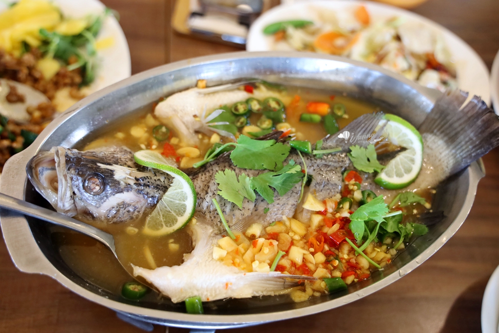 八里美食 | Island小島泰式料理 具南洋氛圍的景觀餐廳 適合多人聚餐 - ifunny