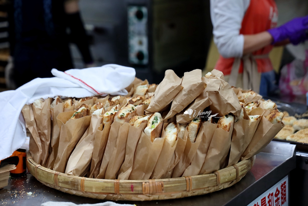 基隆美食 | 阿國碳烤燒餅 在地人及遊客都愛的排隊銅板美食 - ifunny