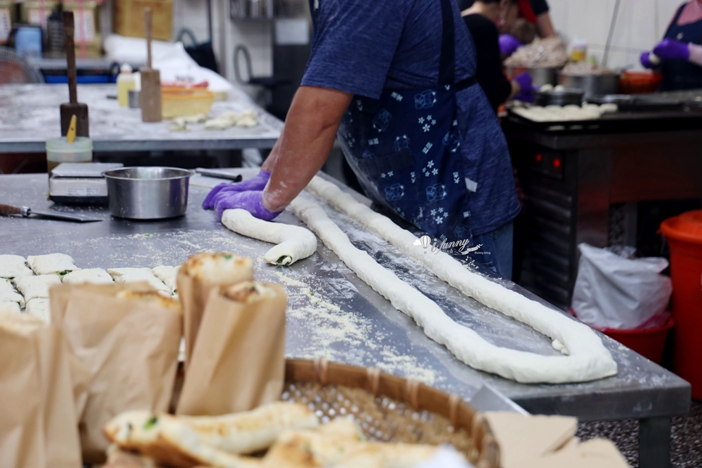 基隆美食 | 阿國碳烤燒餅 在地人及遊客都愛的排隊銅板美食 - ifunny