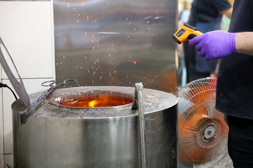 基隆美食 | 阿國碳烤燒餅 在地人及遊客都愛的排隊銅板美食 - ifunny