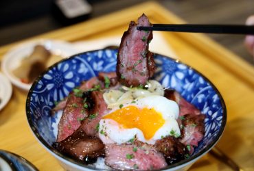 忠孝復興站 | YORUよる 現烤現切紐約客牛定食不用500元 連續三年榮獲米其林餐盤推薦