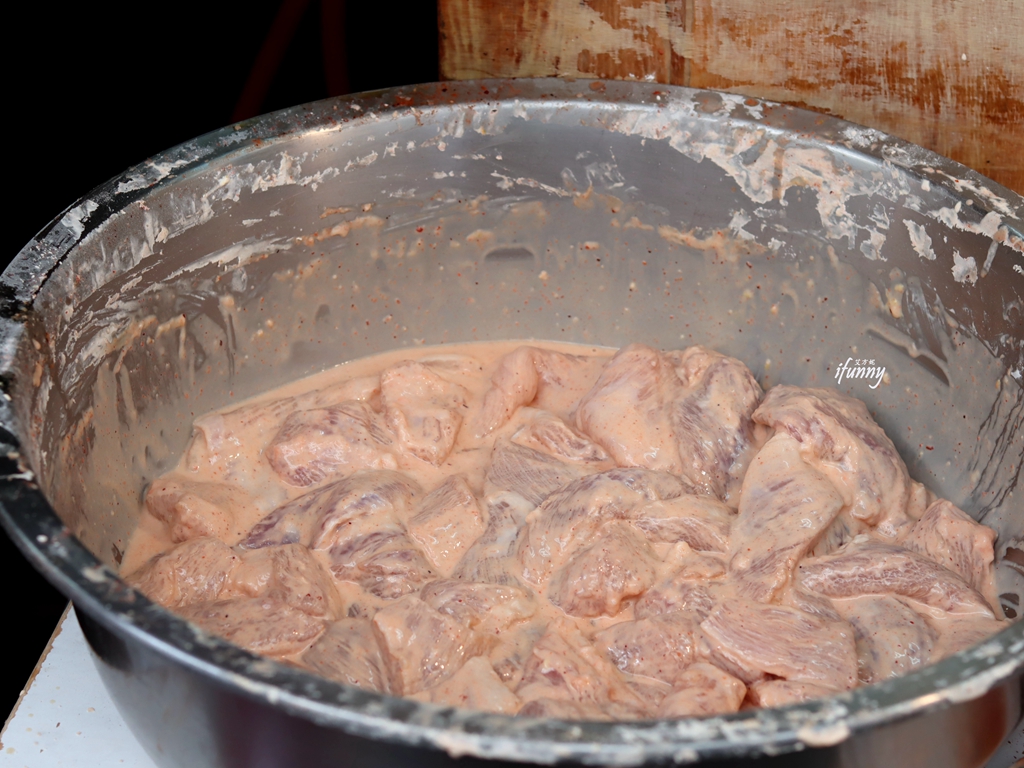 大橋頭站 | 阿角紅燒肉劉美麗 五種部位任你選 想吃得早點來 - ifunny