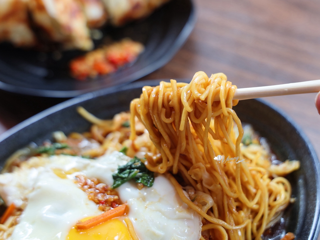 北門站 | 尚雯早午餐 大份量雞肉炒麵、爆漿起司蔥抓餅，連外國人都瘋狂 - ifunny