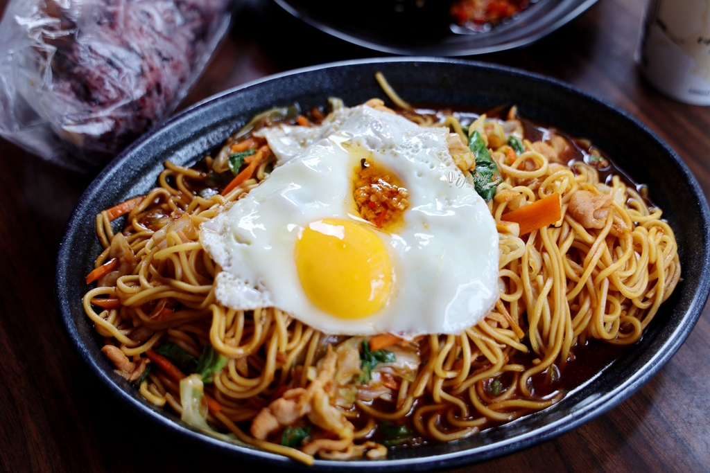 北門站 | 尚雯早午餐 大份量雞肉炒麵、爆漿起司蔥抓餅，連外國人都瘋狂 - ifunny