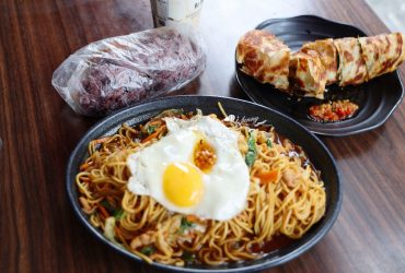 北門站 | 尚雯早午餐 大份量雞肉炒麵、爆漿起司蔥抓餅，連外國人都瘋狂