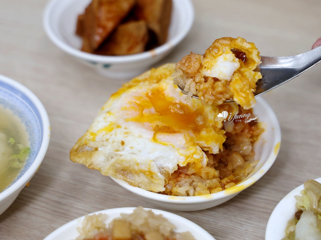 大橋頭站 | 珠記大橋頭油飯 邪惡半熟蛋液 X 粒粒分明油飯 老台北人的台式早餐浪漫 - ifunny 大橋頭站 | 珠記大橋頭油飯 邪惡半熟蛋液 X 粒粒分明油飯 老台北人的台式早餐浪漫 - ifunny