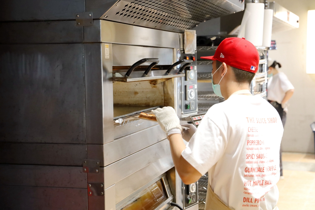 芝山站 | The Slice Shop 天母 正統紐約風 現場手工現烤 美式披薩 - ifunny