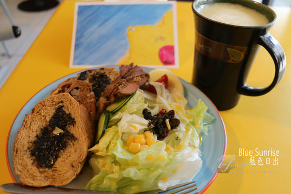 【台東美食】藍色日出~簡單美好的早餐在台東~一個人旅行在台東(台東三天兩夜自助行)